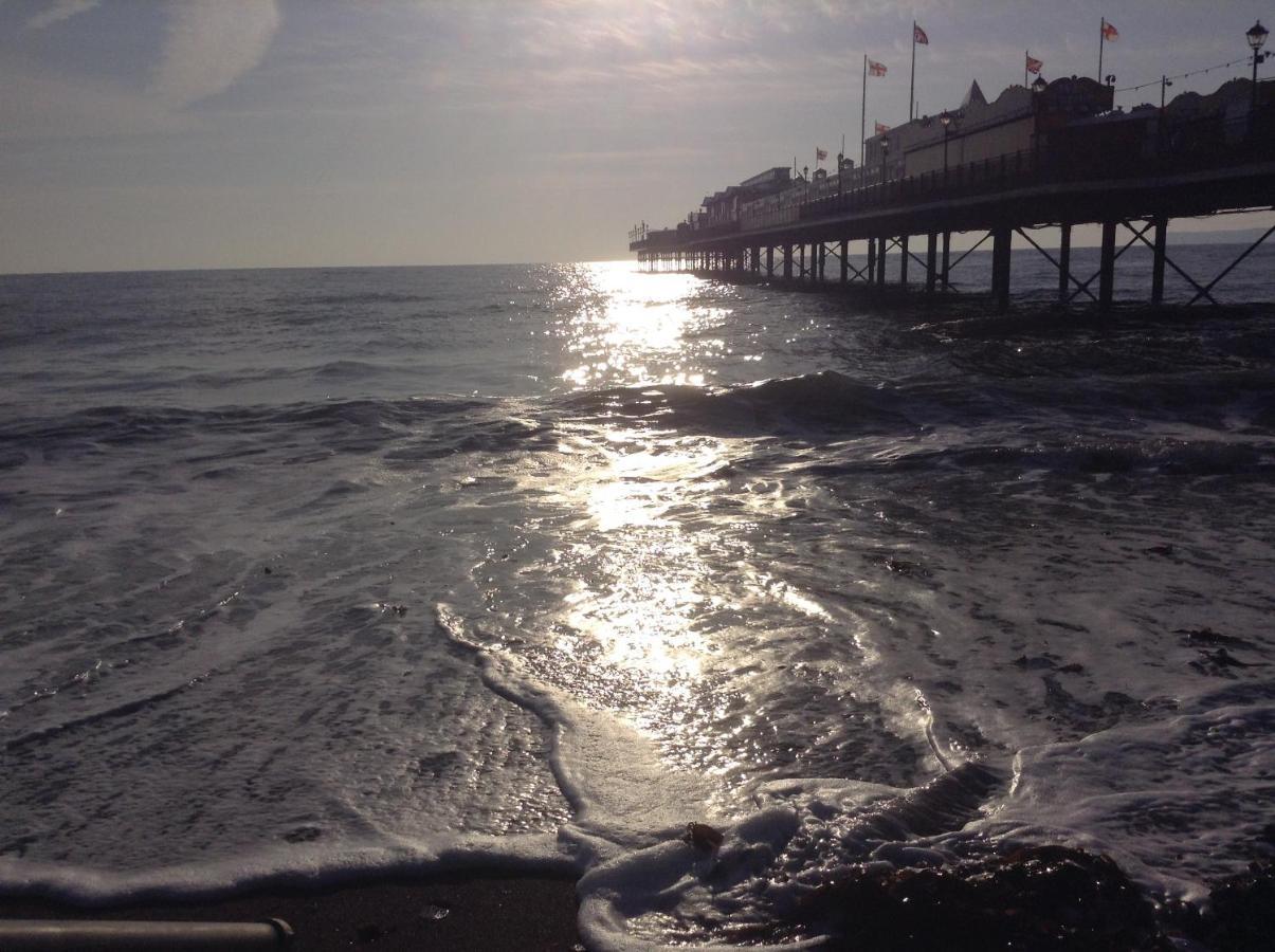 Barbie House ,Opposite The Beach & Paignton Pier , 2 Bedroom Apartment With Private Car Space & Garden , Free Access Next Door To The Stunning Ballet & Make Up School & A Beautiful Ladys Beauty Salon (Adults Only) Exteriör bild