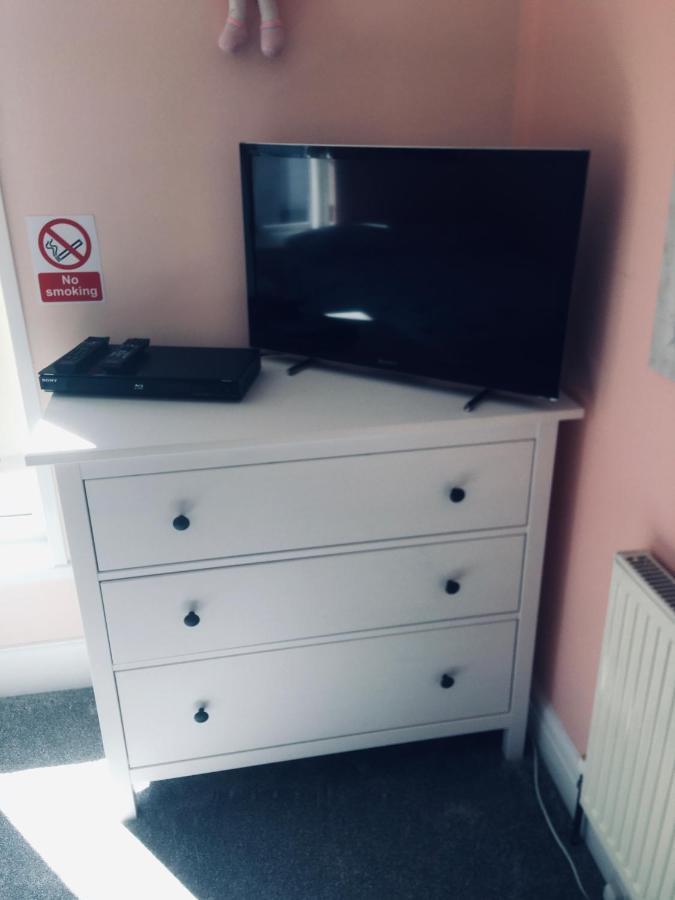 Barbie House ,Opposite The Beach & Paignton Pier , 2 Bedroom Apartment With Private Car Space & Garden , Free Access Next Door To The Stunning Ballet & Make Up School & A Beautiful Ladys Beauty Salon (Adults Only) Exteriör bild