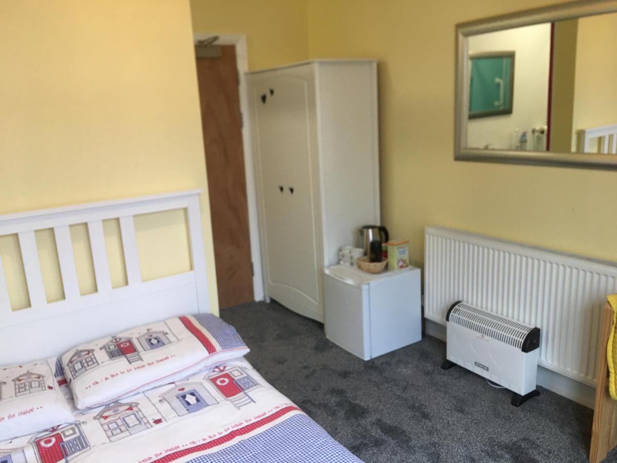 Barbie House ,Opposite The Beach & Paignton Pier , 2 Bedroom Apartment With Private Car Space & Garden , Free Access Next Door To The Stunning Ballet & Make Up School & A Beautiful Ladys Beauty Salon (Adults Only) Exteriör bild