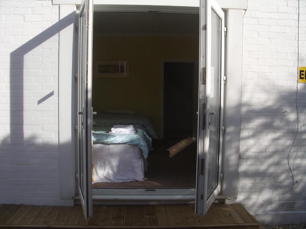 Barbie House ,Opposite The Beach & Paignton Pier , 2 Bedroom Apartment With Private Car Space & Garden , Free Access Next Door To The Stunning Ballet & Make Up School & A Beautiful Ladys Beauty Salon (Adults Only) Rum bild