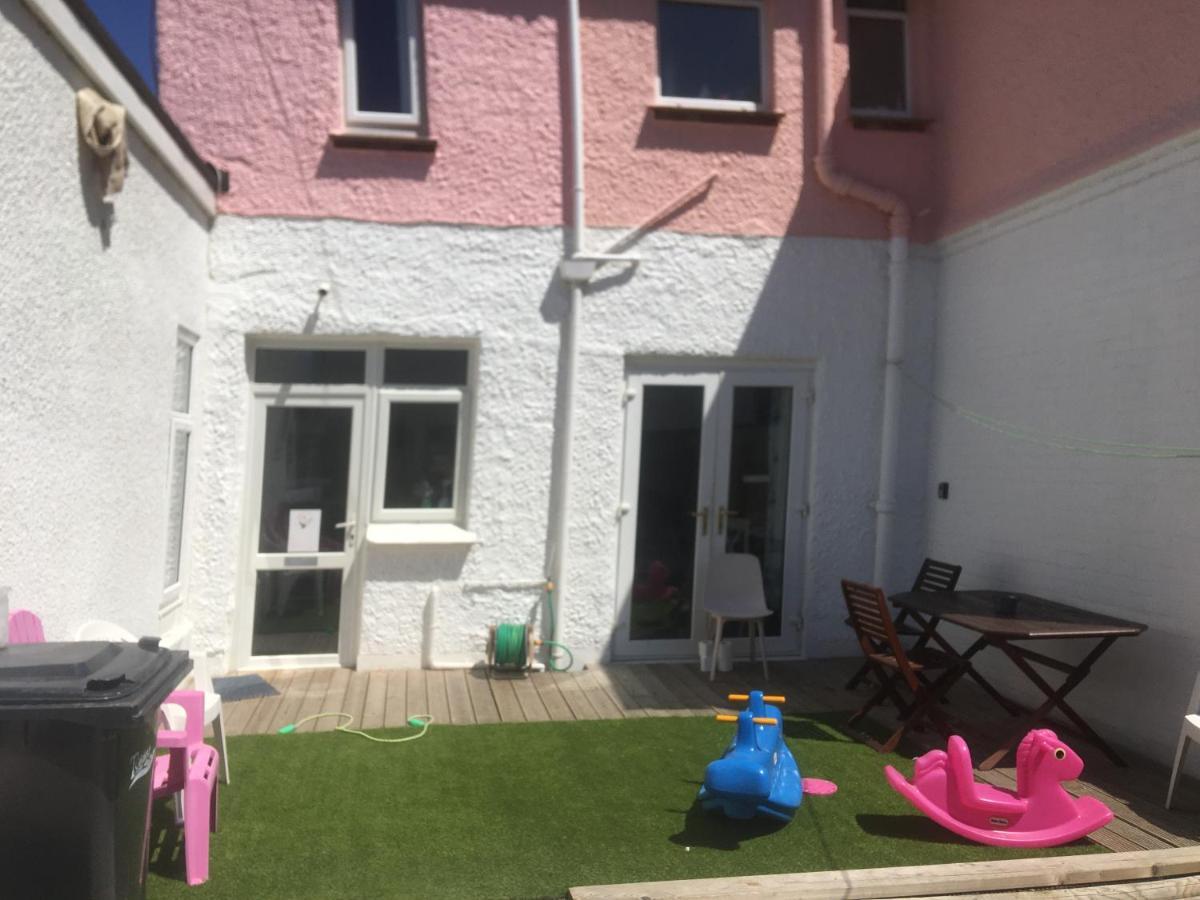 Barbie House ,Opposite The Beach & Paignton Pier , 2 Bedroom Apartment With Private Car Space & Garden , Free Access Next Door To The Stunning Ballet & Make Up School & A Beautiful Ladys Beauty Salon (Adults Only) Exteriör bild