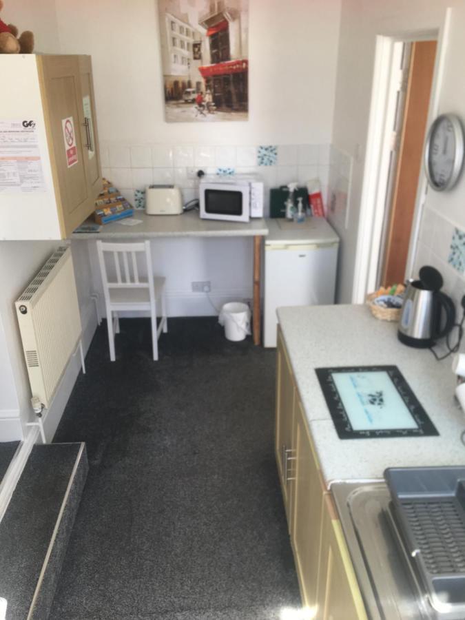Barbie House ,Opposite The Beach & Paignton Pier , 2 Bedroom Apartment With Private Car Space & Garden , Free Access Next Door To The Stunning Ballet & Make Up School & A Beautiful Ladys Beauty Salon (Adults Only) Exteriör bild