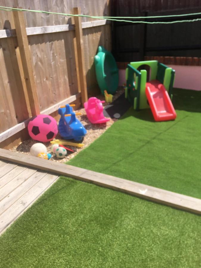 Barbie House ,Opposite The Beach & Paignton Pier , 2 Bedroom Apartment With Private Car Space & Garden , Free Access Next Door To The Stunning Ballet & Make Up School & A Beautiful Ladys Beauty Salon (Adults Only) Exteriör bild