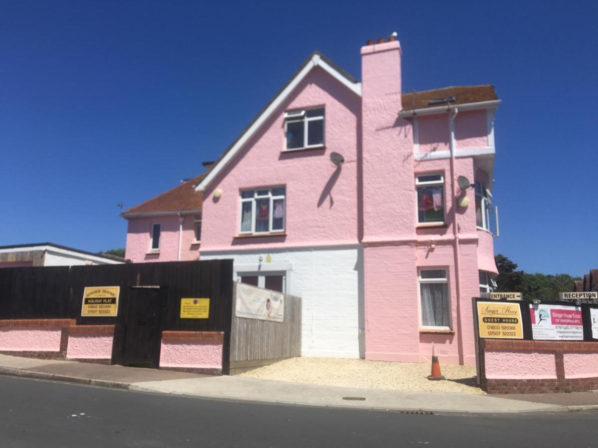 Barbie House ,Opposite The Beach & Paignton Pier , 2 Bedroom Apartment With Private Car Space & Garden , Free Access Next Door To The Stunning Ballet & Make Up School & A Beautiful Ladys Beauty Salon (Adults Only) Exteriör bild