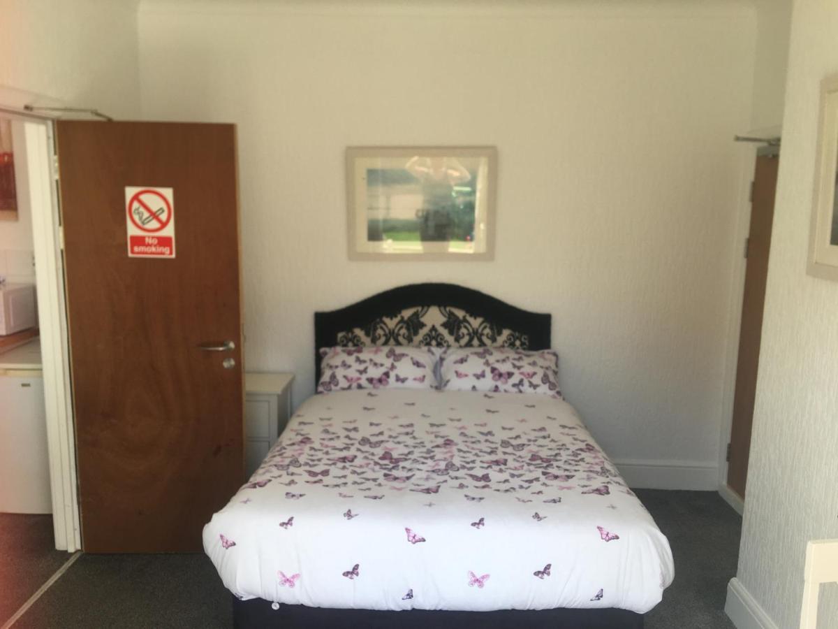 Barbie House ,Opposite The Beach & Paignton Pier , 2 Bedroom Apartment With Private Car Space & Garden , Free Access Next Door To The Stunning Ballet & Make Up School & A Beautiful Ladys Beauty Salon (Adults Only) Exteriör bild