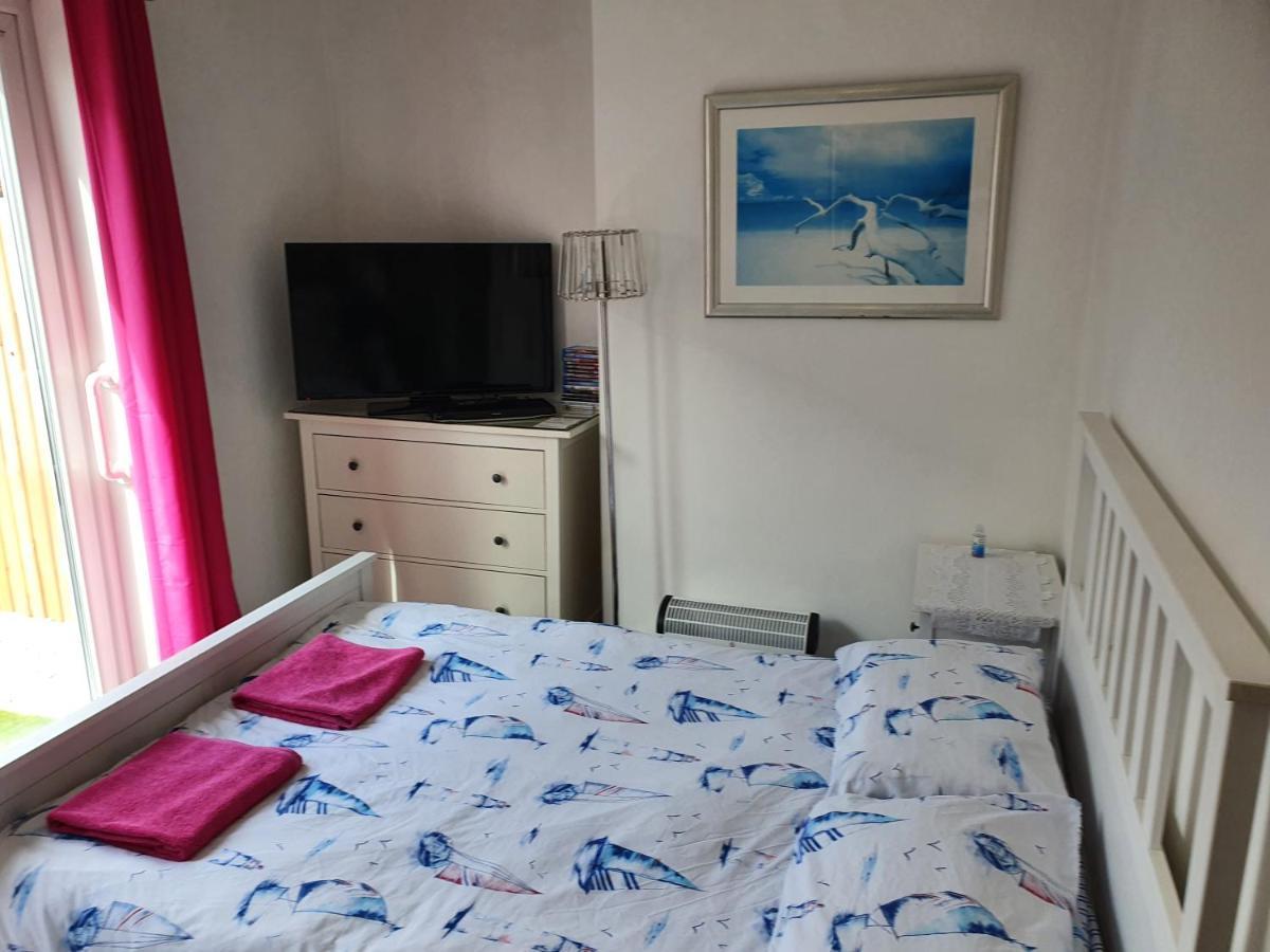 Barbie House ,Opposite The Beach & Paignton Pier , 2 Bedroom Apartment With Private Car Space & Garden , Free Access Next Door To The Stunning Ballet & Make Up School & A Beautiful Ladys Beauty Salon (Adults Only) Exteriör bild