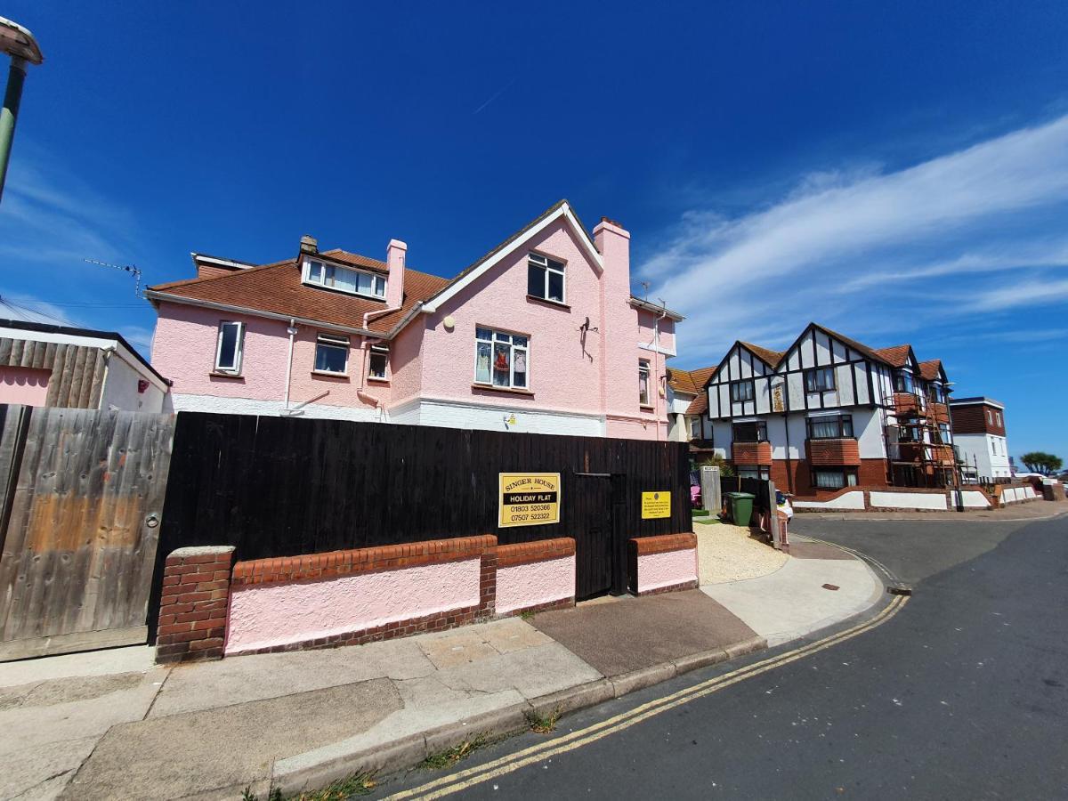 Barbie House ,Opposite The Beach & Paignton Pier , 2 Bedroom Apartment With Private Car Space & Garden , Free Access Next Door To The Stunning Ballet & Make Up School & A Beautiful Ladys Beauty Salon (Adults Only) Exteriör bild