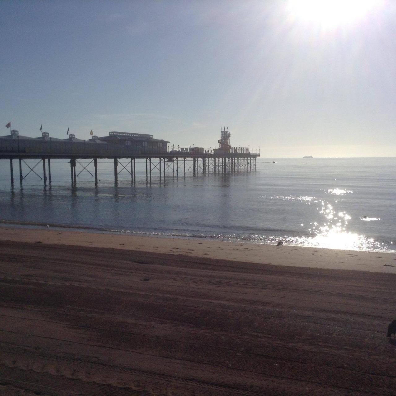 Barbie House ,Opposite The Beach & Paignton Pier , 2 Bedroom Apartment With Private Car Space & Garden , Free Access Next Door To The Stunning Ballet & Make Up School & A Beautiful Ladys Beauty Salon (Adults Only) Exteriör bild