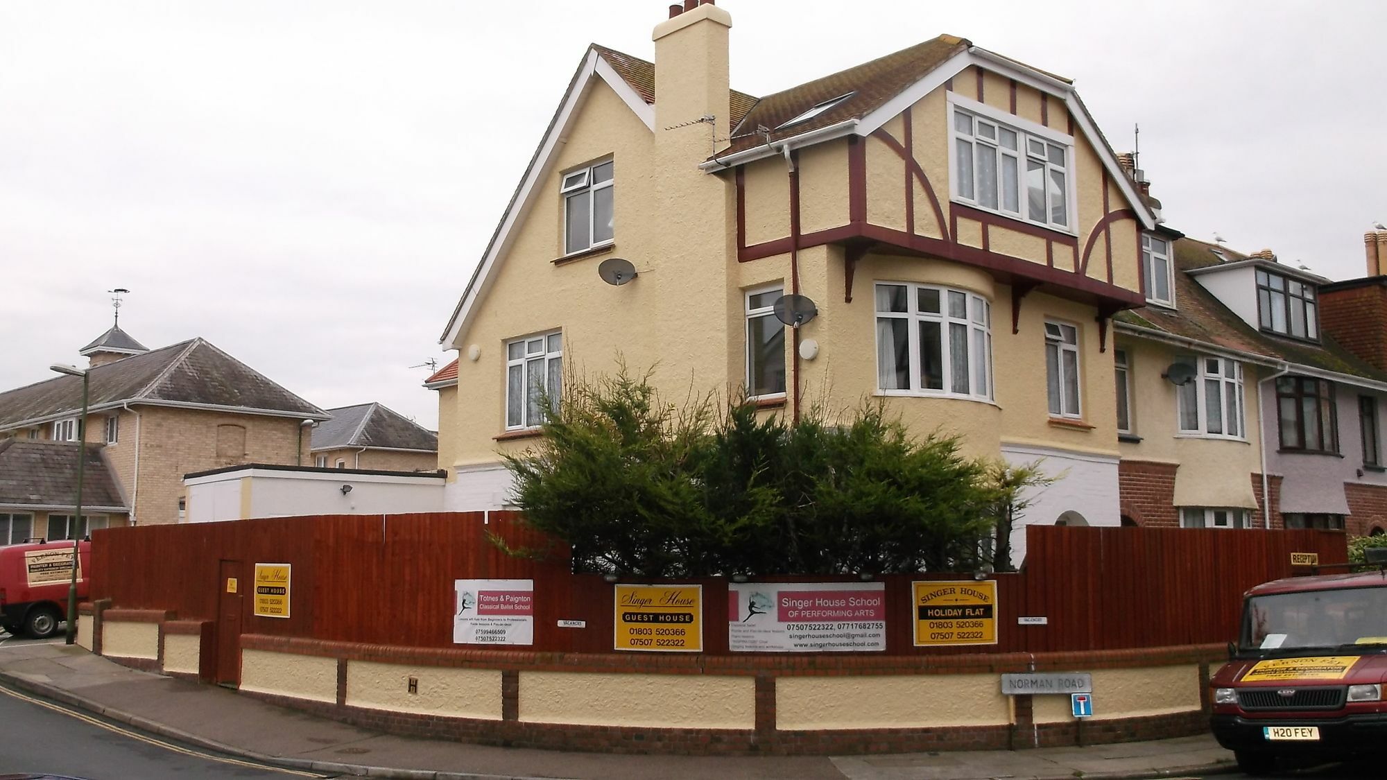Barbie House ,Opposite The Beach & Paignton Pier , 2 Bedroom Apartment With Private Car Space & Garden , Free Access Next Door To The Stunning Ballet & Make Up School & A Beautiful Ladys Beauty Salon (Adults Only) Exteriör bild
